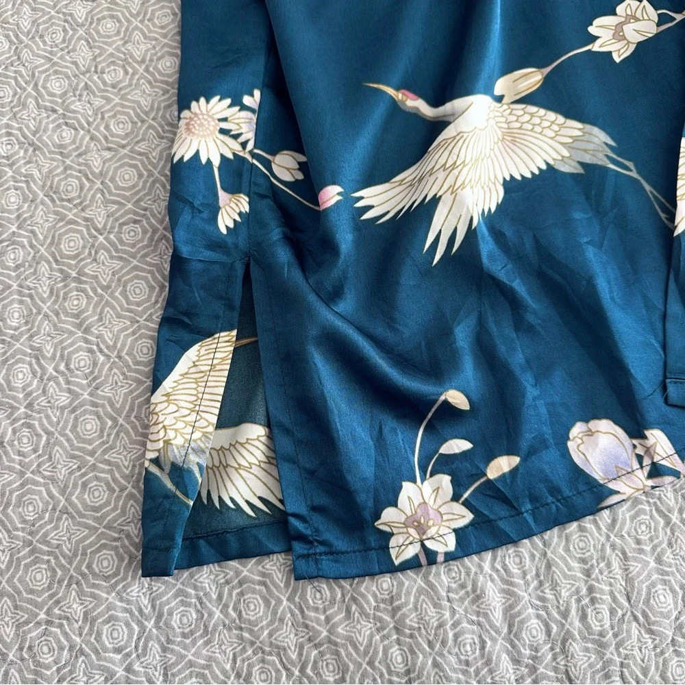 Kim + Ono Chrysanthemum & Crane Long Satin Kimono Robe Navy One Size - No Tie - Picture 11 of 16